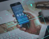 Schermata di uno smartphone con "Data Protection" e icone di sicurezza. Il concetto di obbligo timbratura dipendenti privati è legato alla protezione dei dati.