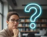 Donna pensierosa con un punto interrogativo luminoso sullo sfondo. Si prepara per il concorso Corte dei Conti?