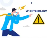 Uomo con fischietto e segnale di pericolo, che illustra il whistleblowing cos'è: denunciare illeciti.