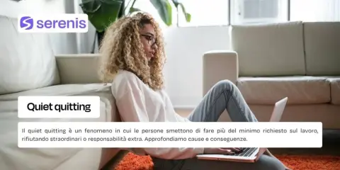 Ragazza con laptop, testo "Quiet quitting". Il fenomeno del quiet quitting: fare solo il minimo indispensabile al lavoro.