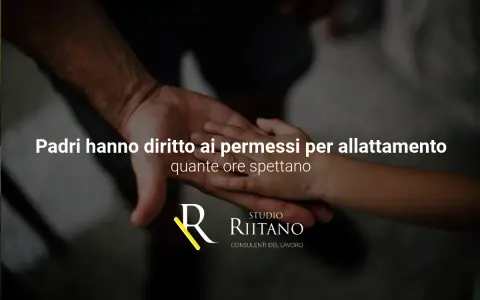 Padri hanno diritto ai permessi per allattamento. Mani di padre e figlio si stringono, un gesto di cura e supporto.