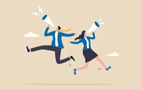 Uomini e donne corrono con megafoni, annunciando come scrivere un annuncio di lavoro efficace.