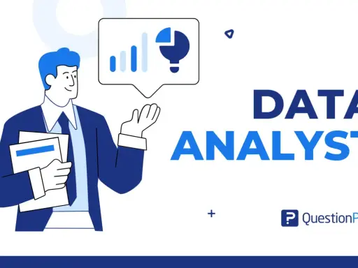Un uomo in giacca e cravatta, un vero data analyst, presenta grafici e idee.