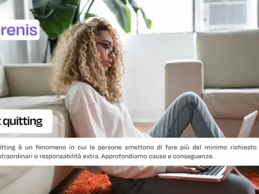 Ragazza con laptop, testo "Quiet quitting". Il fenomeno del quiet quitting: fare solo il minimo indispensabile al lavoro.