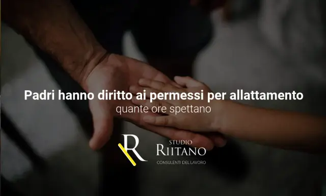 Padri hanno diritto ai permessi per allattamento. Mani di padre e figlio si stringono, un gesto di cura e supporto.