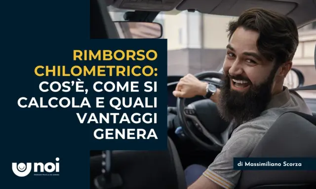 Uomo sorridente al volante, testo su rimborso chilometrico: cos'è, come si calcola e vantaggi.