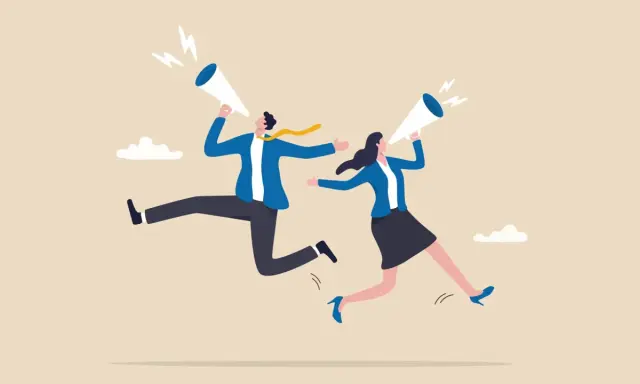 Uomini e donne corrono con megafoni, annunciando come scrivere un annuncio di lavoro efficace.