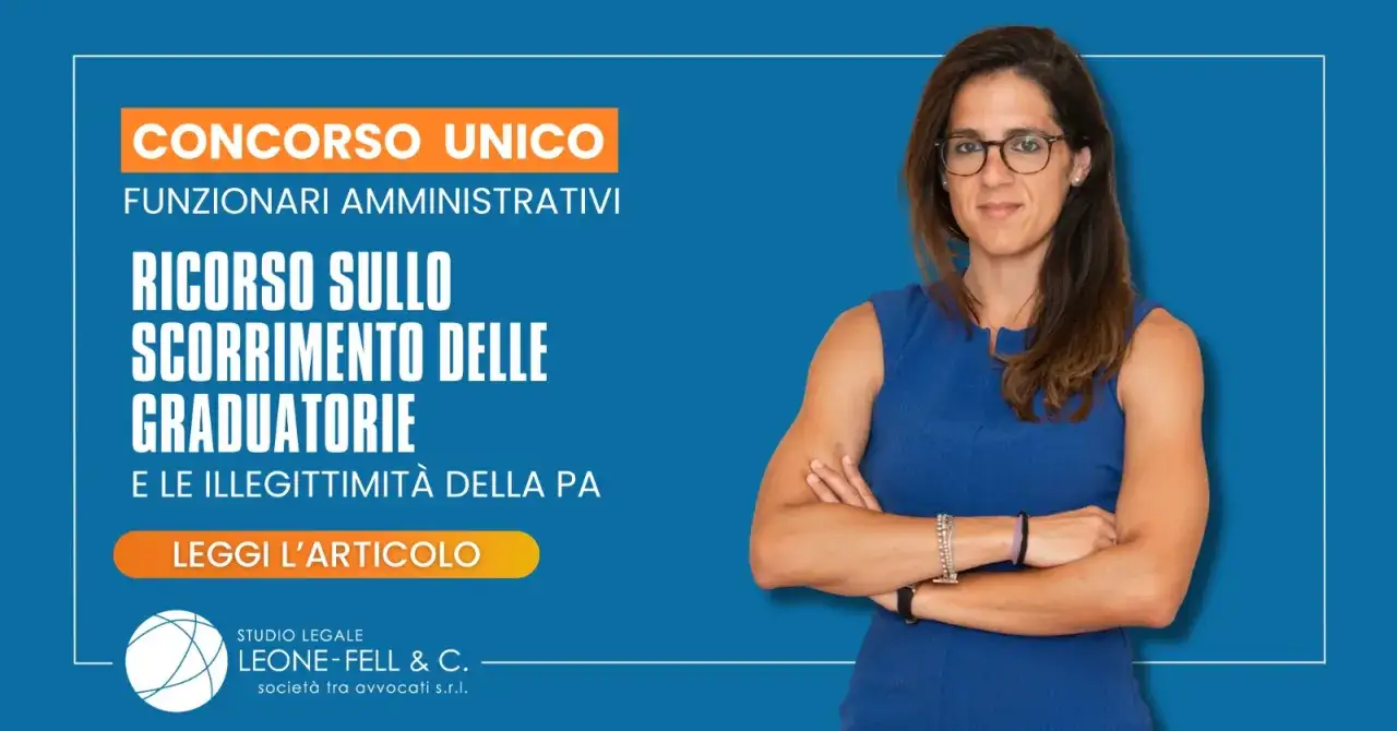 Donna con occhiali e abito blu, con testo su concorsi e ricorsi. Studio legale Leone-Fell & C.