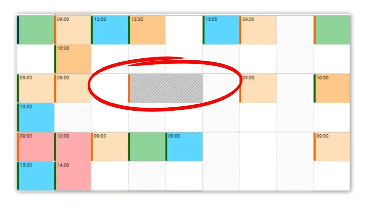Calendario con caselle colorate. Una casella grigia tratteggiata, evidenziata da un cerchio rosso, suggerisce che la malattia e ferie attaccate sono state prenotate.